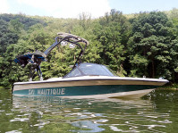1995 Ski Nautique Signature Edition  with FreeRide Wakeboard Tower