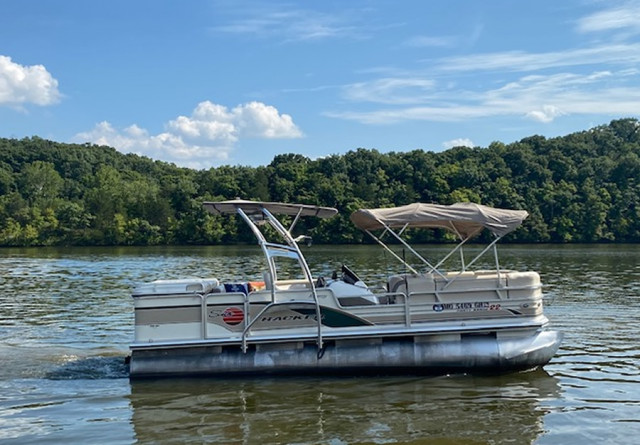2000 Sun Tracker Party Barge with F250 Pontoon Tower Review
