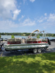 2018 Sun Tracker Pontoon Boat wakeboard tower