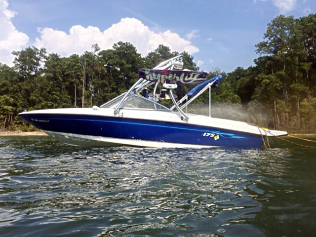 2006 Bayliner 175 with Ascent Wakeboard Tower Review