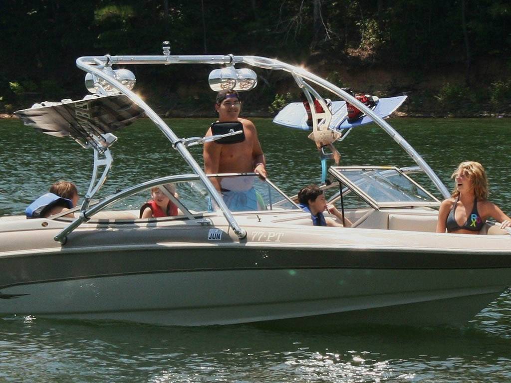 1997 Larson with an Assault Wakeboard Tower, photo 2 of 4