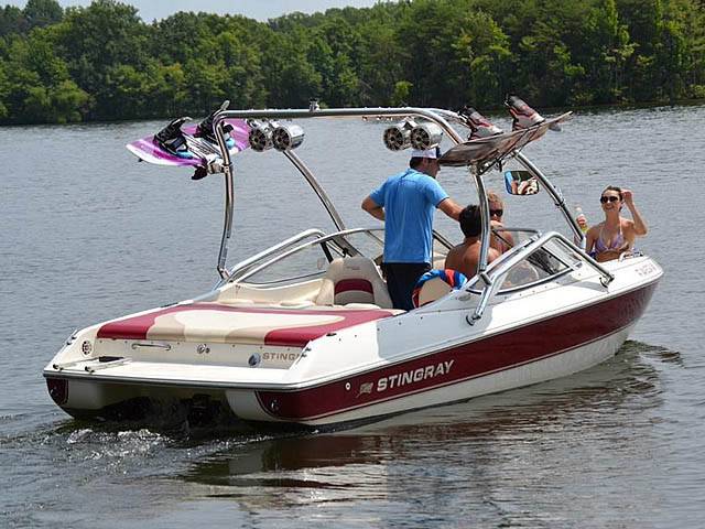 2000 Stingray 200LX with an Airborne 2.0 Wakeboard Tower, photo 1 of 6