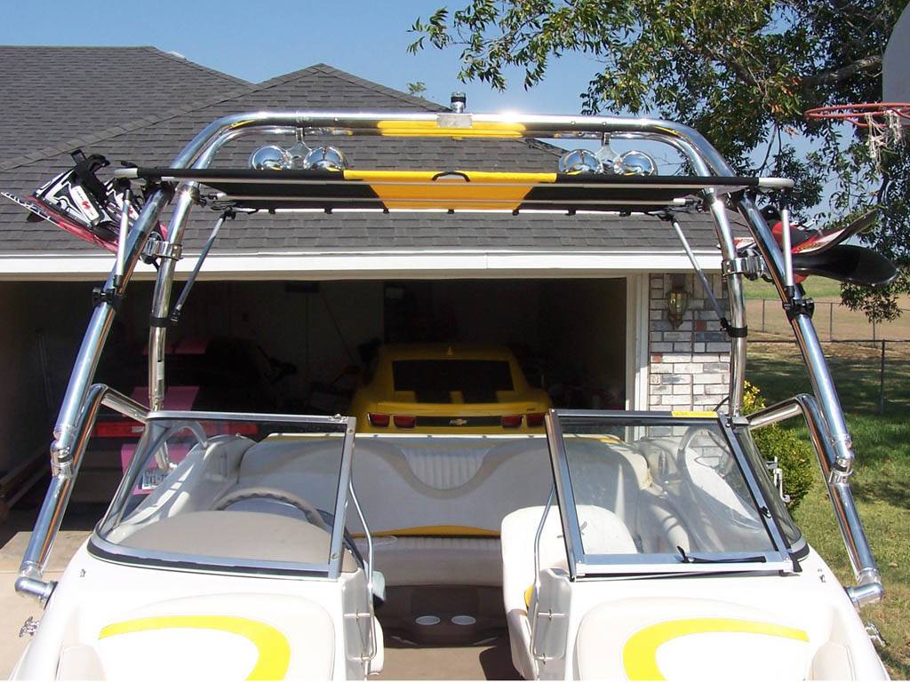 2004 Glastron SX195 with an Airborne 2.0 Wakeboard Tower, photo 3 of 4