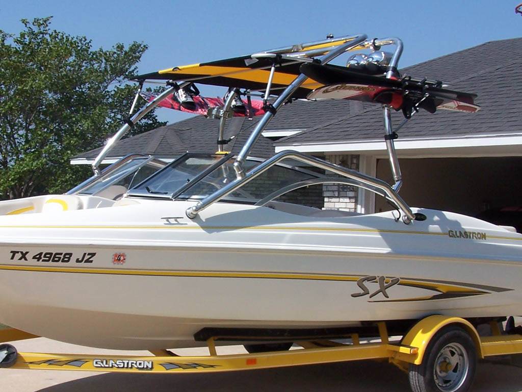 2004 Glastron SX195 with an Airborne 2.0 Wakeboard Tower, photo 2 of 4