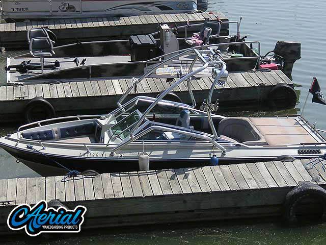 1984 Four Winns Horizon with an Airborne 2.0 Wakeboard Tower, photo 3 of 3