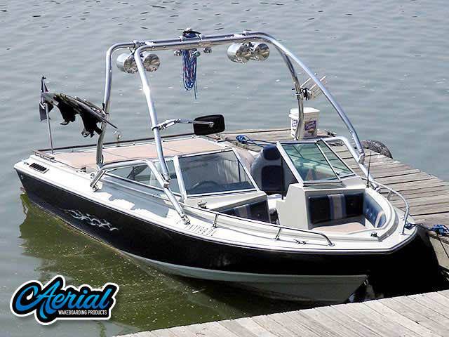 1984 Four Winns Horizon with an Airborne 2.0 Wakeboard Tower, photo 1 of 3