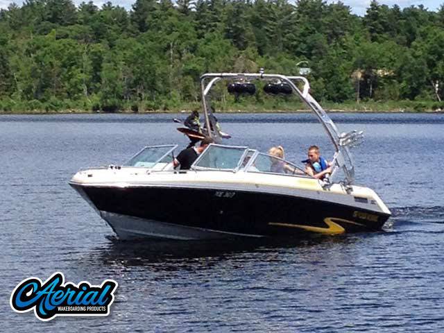 1988 Four Winns Horizon 200 with a FreeRide Wakeboard Tower, photo 2 of 11