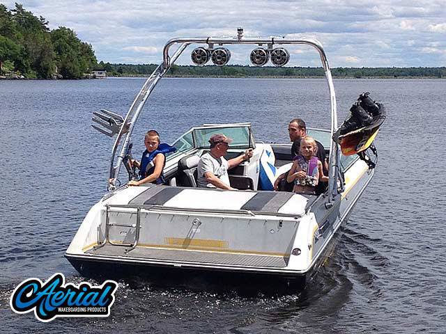 1988 Four Winns Horizon 200 with a FreeRide Wakeboard Tower, photo 3 of 11
