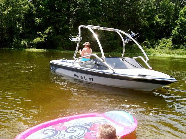1988 Mastercraft Prostar 190 with an Airborne 2.0 Wakeboard Tower, photo 1 of 5