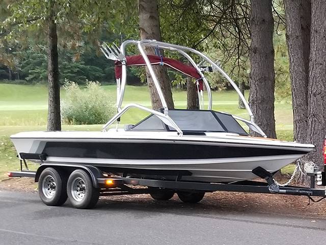 1988 Ski Sanger with an Airborne 2.0 Wakeboard Tower, photo 1 of 2