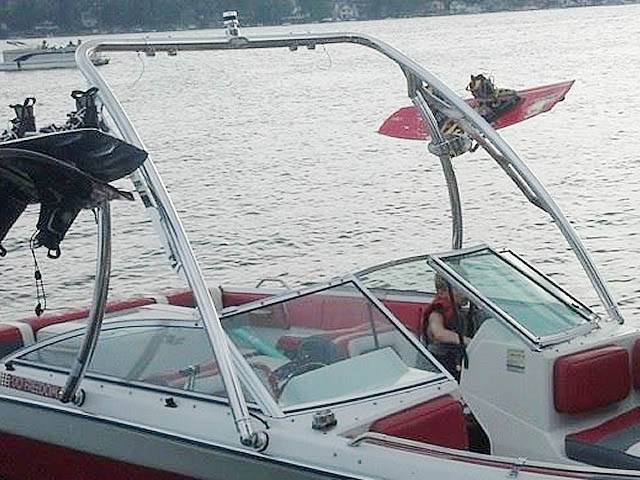 1989 Four Winns Freedom with an Ascent 2.0 Wakeboard Tower, photo 2 of 4