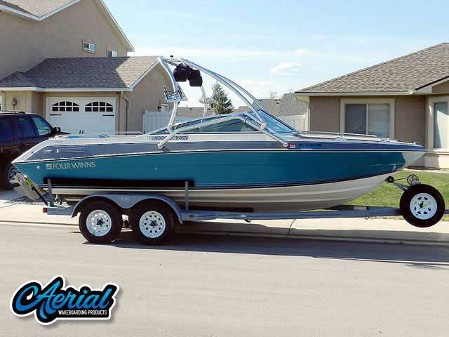 1989 Four Winns Horizon 200 with an Airborne 2.0 Wakeboard Tower, photo 1 of 2