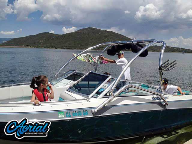 1989 Four Winns Horizon 200 with an Airborne 2.0 Wakeboard Tower, photo 2 of 2