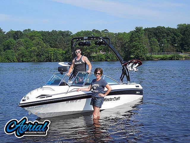 1990 Mastercraft Maristar 210 with a FreeRide Wakeboard Tower, photo 1 of 11