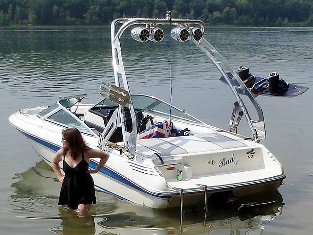 1990 Sea Ray 170 with a FreeRide Wakeboard Tower, photo 2 of 4