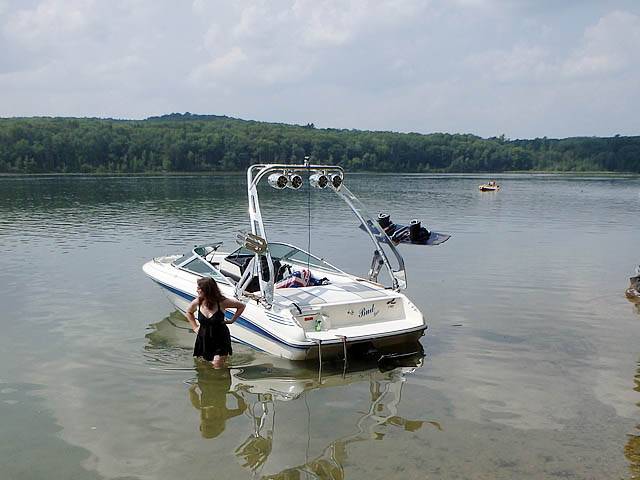 1990 Sea Ray 170 with a FreeRide Wakeboard Tower, photo 1 of 4