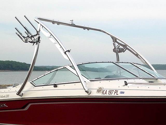 1992 Regal Valanti 200 bowrider with an Ascent 2.0 Wakeboard Tower, photo 2 of 23