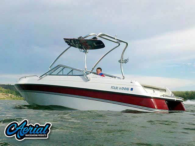 1995 Four Winns Horizon 200 with an Airborne 2.0 Wakeboard Tower, photo 3 of 4