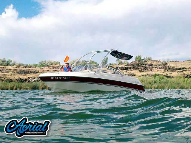 1995 Four Winns Horizon 200 with an Airborne 2.0 Wakeboard Tower, photo 2 of 4