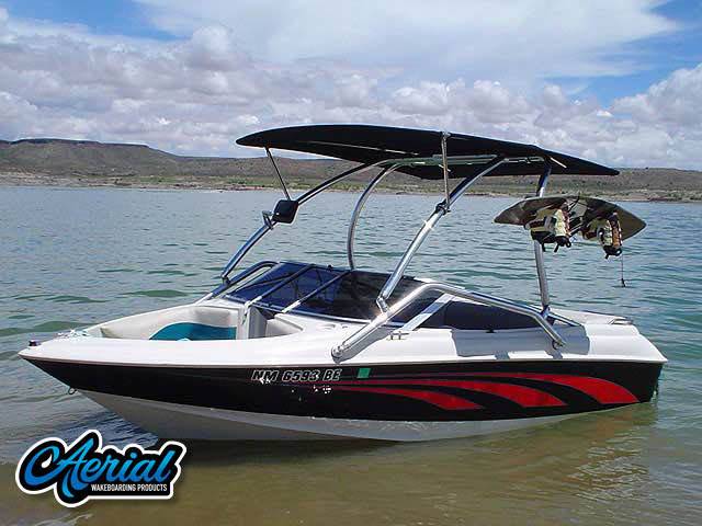 1995 Larson 4.3 Litre Vortek with an Airborne 2.0 Wakeboard Tower, photo 2 of 3