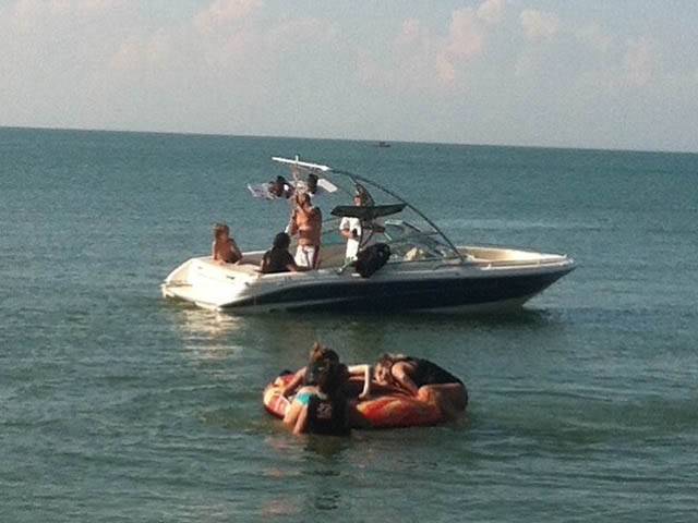 1995 Sea Ray 200 with an Assault Wakeboard Tower, photo 3 of 6
