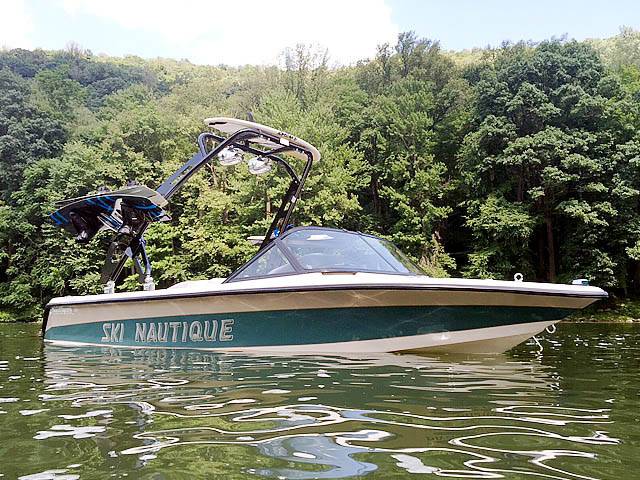 1995 Ski Nautique Signature Edition with a FreeRide Wakeboard Tower, photo 1 of 9