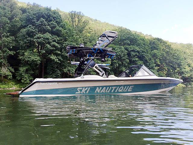 1995 Ski Nautique Signature Edition with a FreeRide Wakeboard Tower, photo 3 of 9