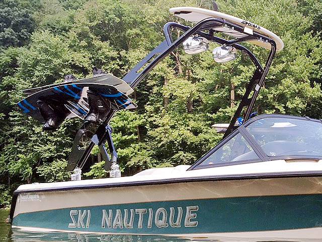 1995 Ski Nautique Signature Edition with a FreeRide Wakeboard Tower, photo 2 of 9