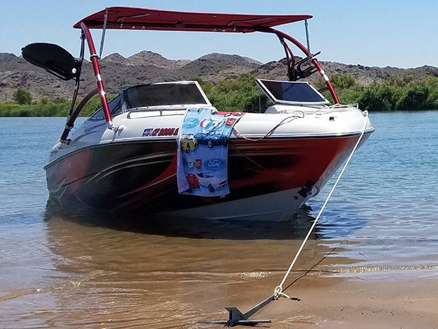 1996 Four Winns Horizon 220 with an Assault Wakeboard Tower, photo 2 of 2
