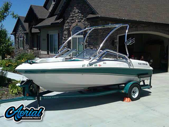 1996 Four Winns Horizon with an Airborne 2.0 Wakeboard Tower, photo 2 of 2
