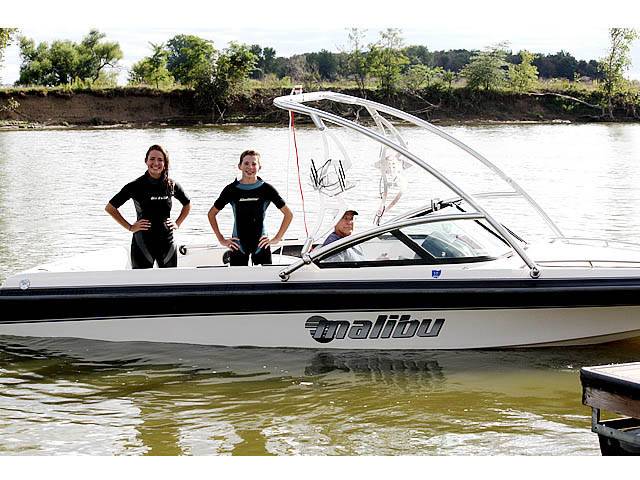 1996 Malibu Sunsetter with an Assault Wakeboard Tower, photo 1 of 2