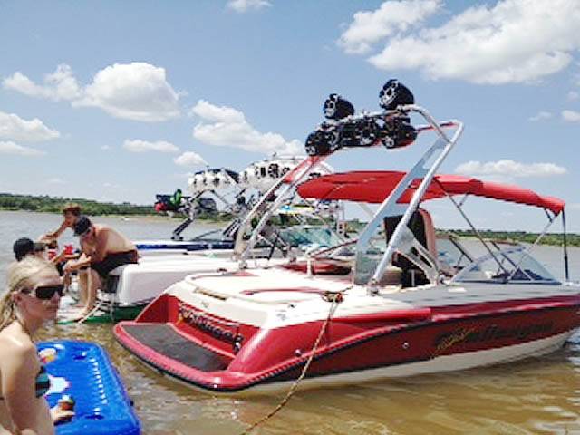 1996 Ski Challenger with a FreeRide Wakeboard Tower, photo 2 of 2