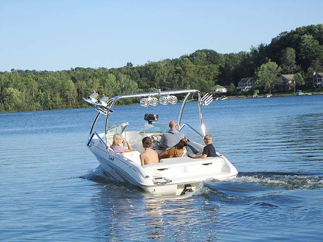 1997 Sea Ray 185 Bow Rider with an Airborne 2.0 Wakeboard Tower, photo 2 of 10