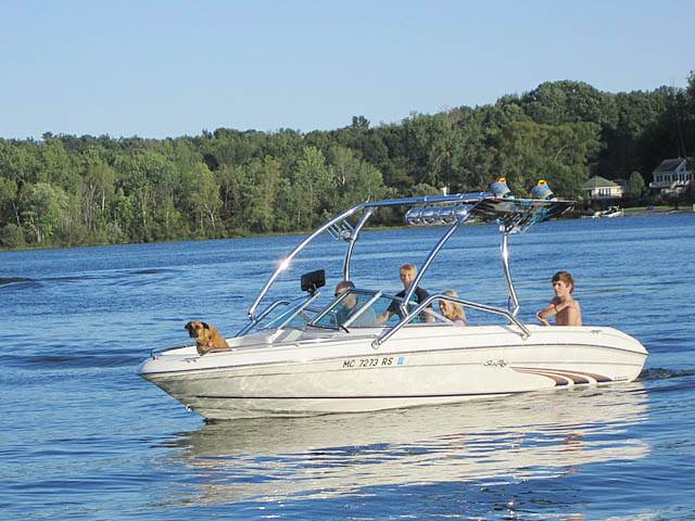1997 Sea Ray 185 Bow Rider with an Airborne 2.0 Wakeboard Tower, photo 3 of 10