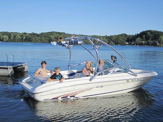 1997 Sea Ray 185 Bow Rider with an Airborne 2.0 Wakeboard Tower, photo 1 of 10