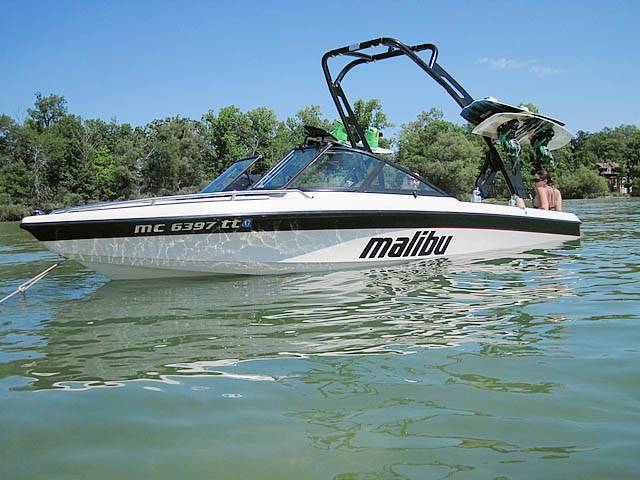 1998 Malibu with a FreeRide Wakeboard Tower, photo 1 of 4