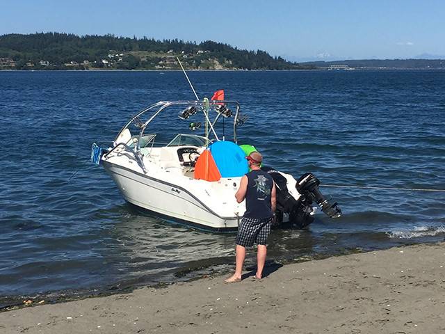 1998 Sea Ray Laguna with an Airborne 2.0 Wakeboard Tower, photo 1 of 2