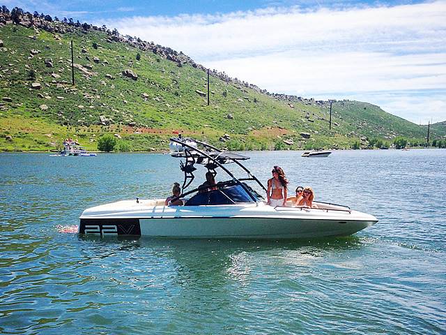 1998 Tige pre2200v with an Assault Wakeboard Tower, photo 1 of 8