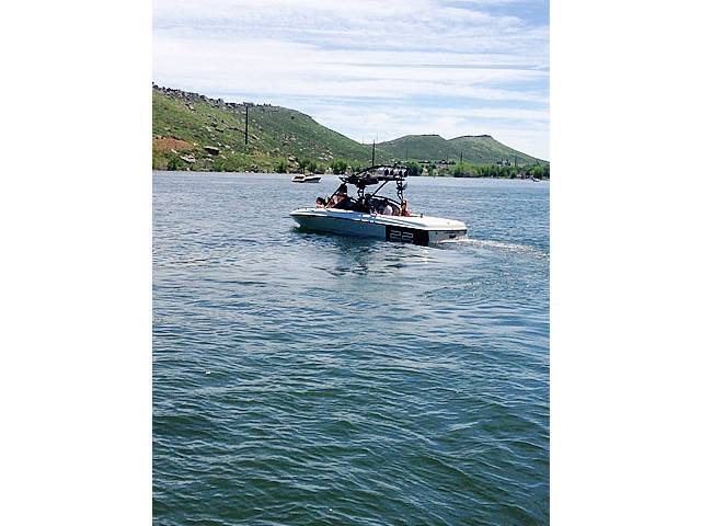 1998 Tige pre2200v with an Assault Wakeboard Tower, photo 3 of 8