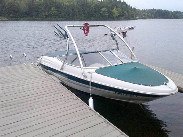 2000 Bayliner 1850 Capri LX with an Ascent 2.0 Wakeboard Tower, photo 1 of 6