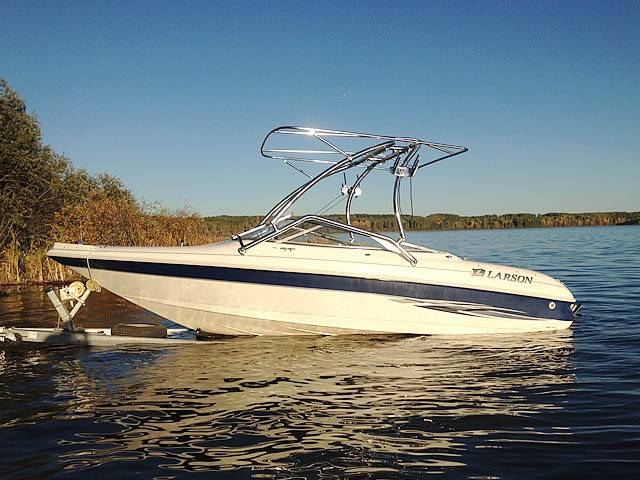 2000 Larson SEI with an Airborne 2.0 Wakeboard Tower, photo 1 of 10