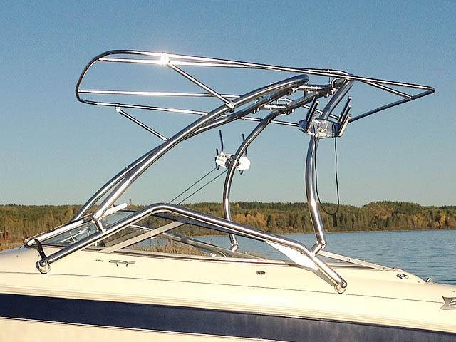 2000 Larson SEI with an Airborne 2.0 Wakeboard Tower, photo 2 of 10