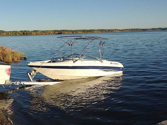 2000 Larson SEI with an Airborne 2.0 Wakeboard Tower, photo 3 of 10