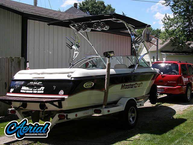 2000 MasterCraft Pro-Star 205 with an Assault Wakeboard Tower, photo 2 of 3