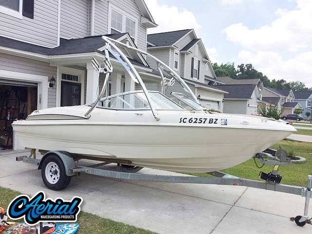 2000 Maxum 1800sr with an Ascent 2.0 Wakeboard Tower, photo 1 of 2