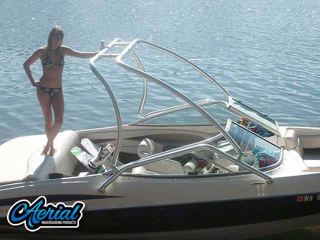 2000 Maxum SR21 with an Airborne 2.0 Wakeboard Tower