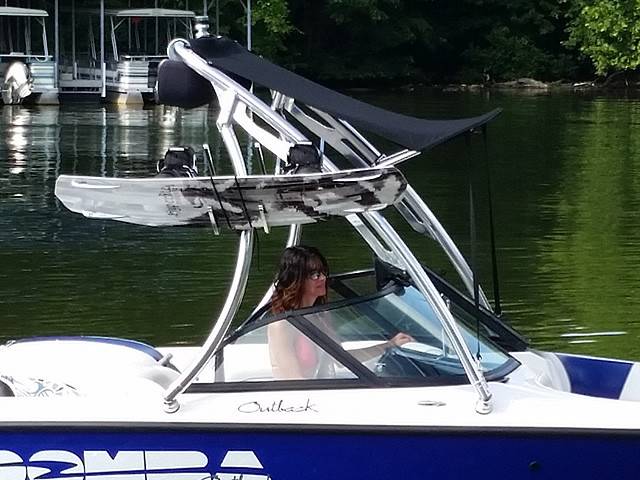 2000 Moomba with an Ascent 2.0 Wakeboard Tower, photo 2 of 2