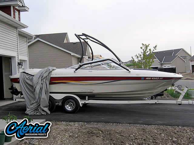 2001 Bayliner Capri 215 with an Airborne 2.0 Wakeboard Tower