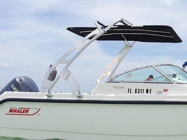 2001 Boston Whaler Ventura 21 with a FreeRide Wakeboard Tower, photo 2 of 7