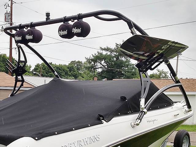 2001 Four Winns Horizon 200 with an Assault Wakeboard Tower, photo 2 of 51